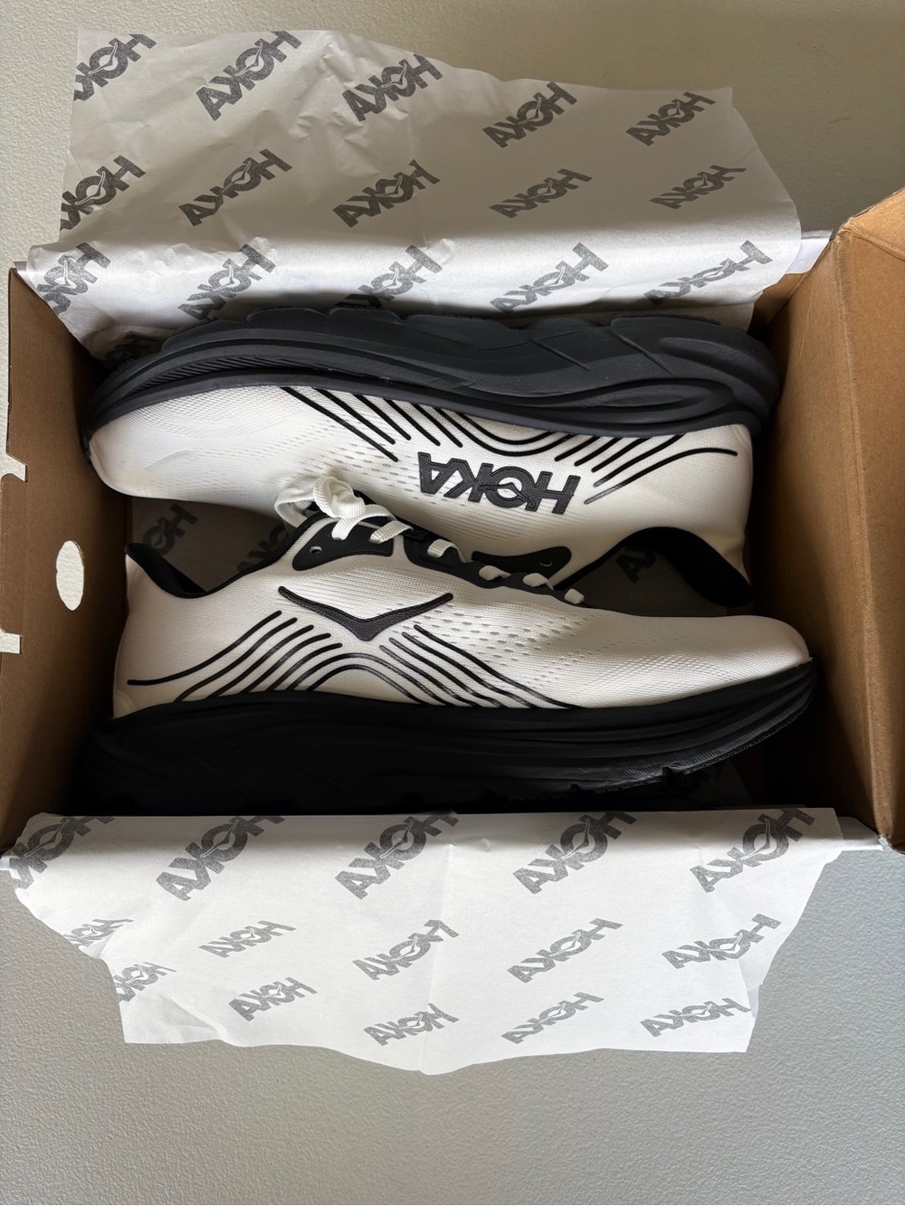 Hoka Clifton 11 Men's White and Black Road-Running Trainers